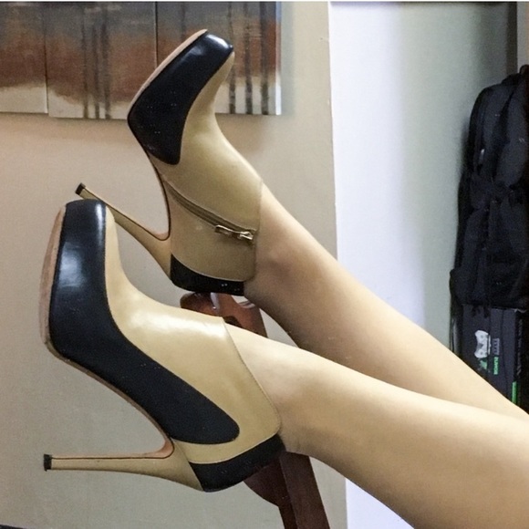 Guess Genuine Leather Heels Cutout Booties - Picture 16 of 16